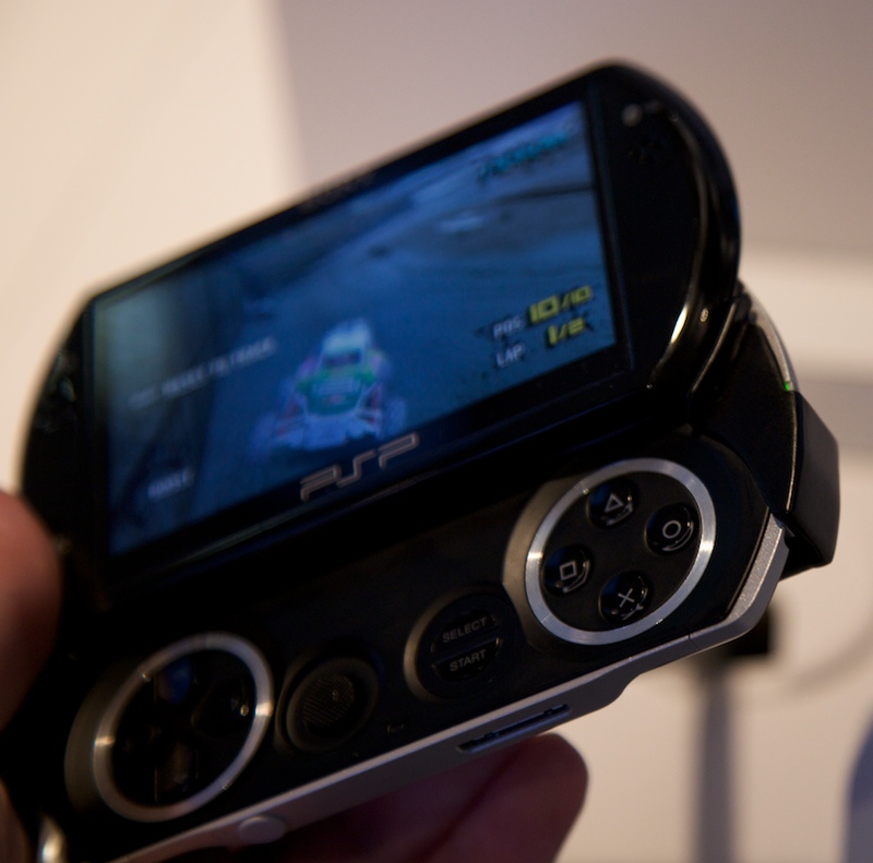 Illustration for article titled Hands On: Is The PSP Go! Too Small?
